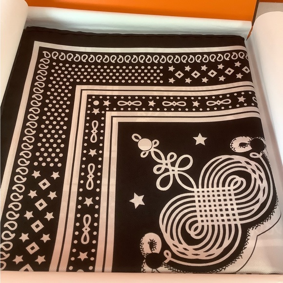 Hermès Silk Bandanna Brandebourghs NWT - Picture 3 of 7